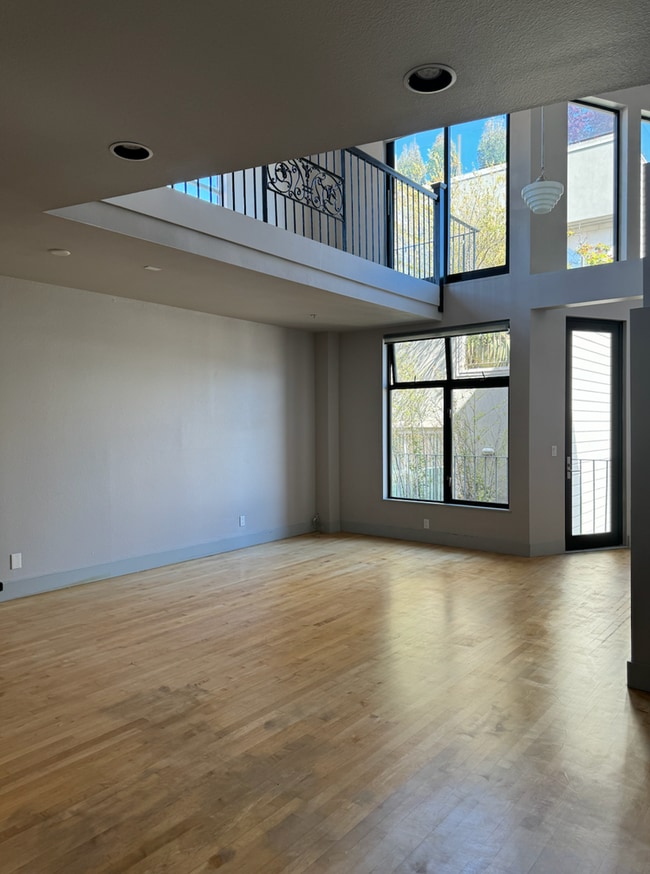 Building Photo - 725 Tehama St
