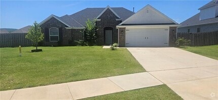 Building Photo - 302 Emerald Woods