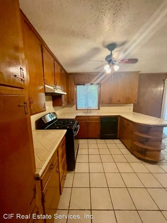 Building Photo - 3 br, 2 bath House - 2224 Skyline Dr