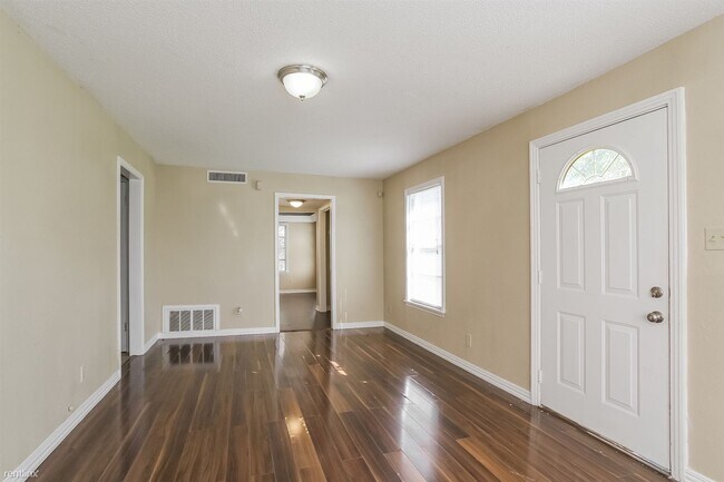 Foto del edificio - 4 br, 2 bath House - 1218 7th Ave
