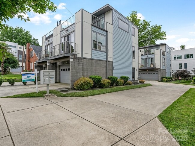 Building Photo - 913 Westbrook Dr