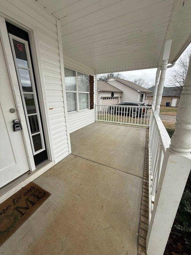 Building Photo - 1822 Holdens Hollow