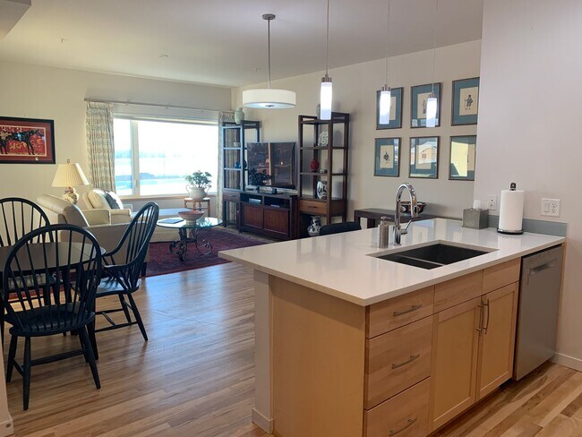 Building Photo - 1585 Hecla Way