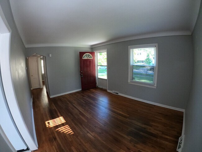 Building Photo - Very Clean Royal Oak Ranch