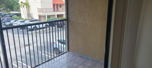 Foto del edificio - 2985 Riverside Dr