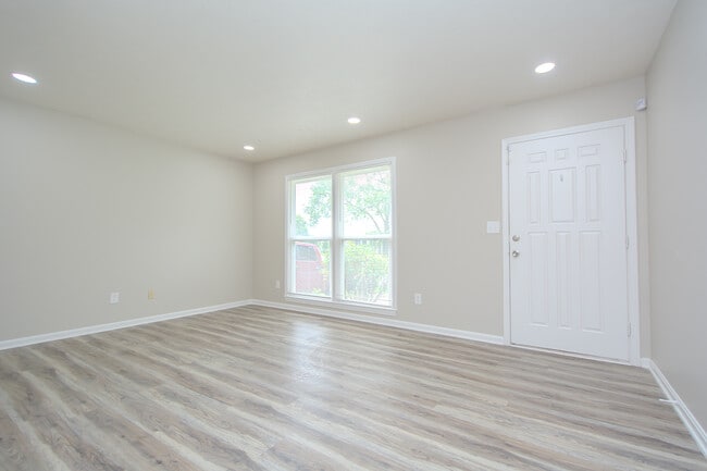 Building Photo - 1335 Heafer Rd
