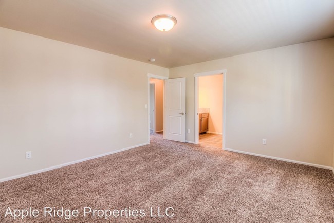 Foto del edificio - 2407 Woolsey Ln