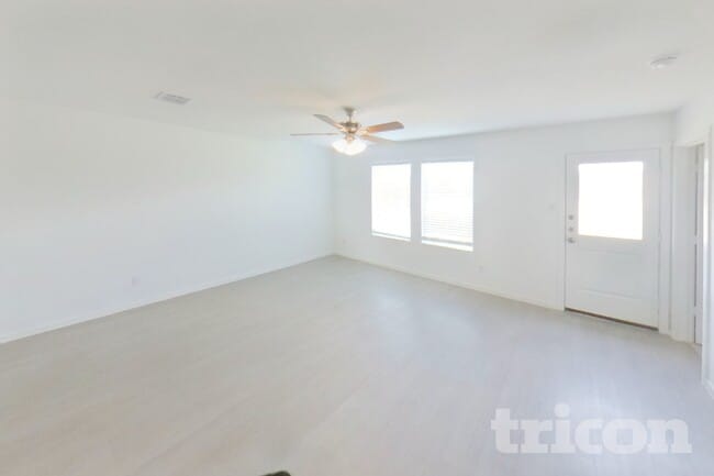 Building Photo - 1624 Parlier St