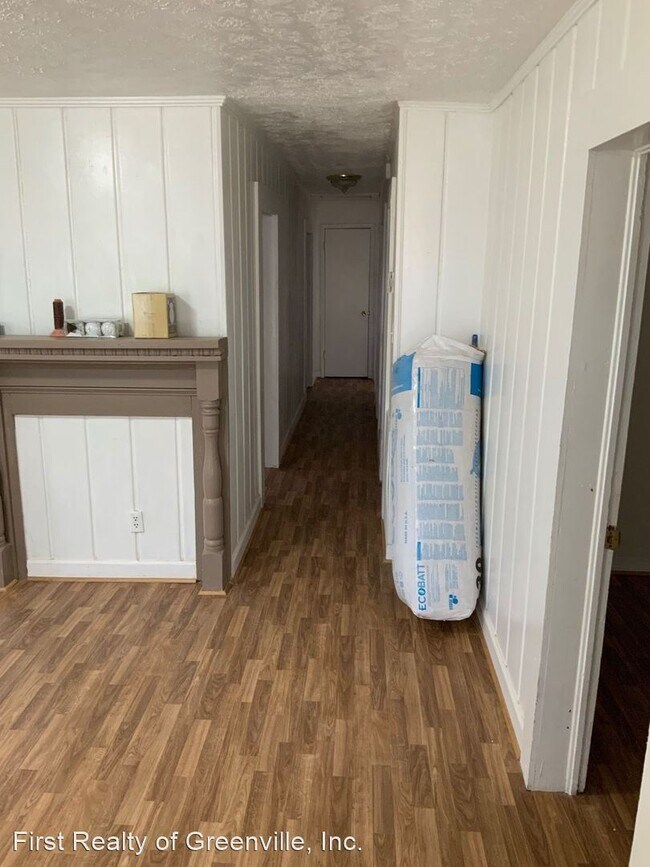 Foto del edificio - 4 br, 2 bath House - 384 E. Perdue St.