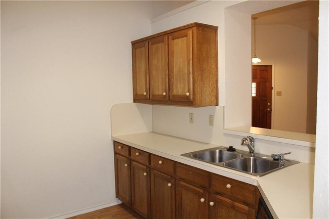 Foto del edificio - 2109 Peakwood Dr