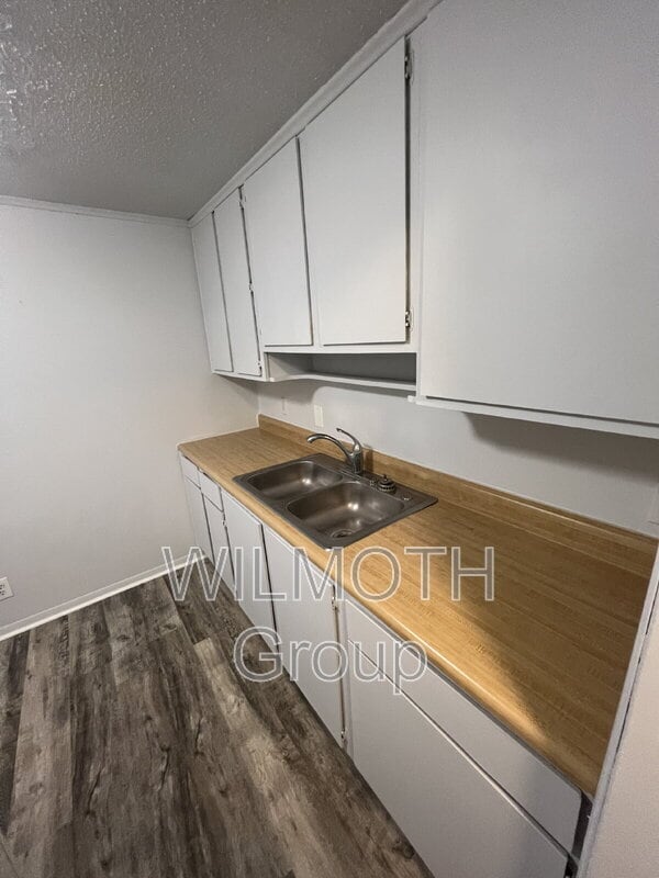 Foto del edificio - 2000 Indianapolis Rd