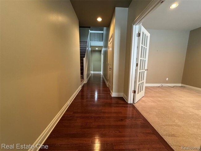 Building Photo - 1030 Oakwood Dr