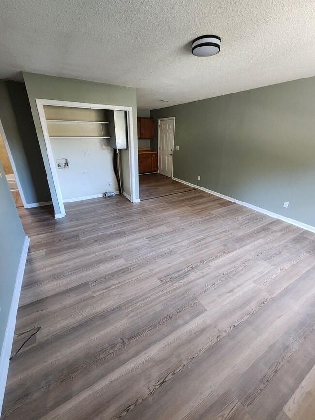 Building Photo - 312 Brookside Dr