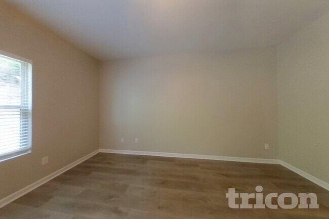 Building Photo - 4118 Lindbergh Wy
