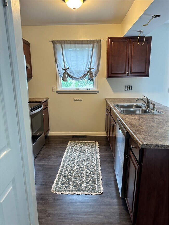 Foto del edificio - 6437 Sterling Cir