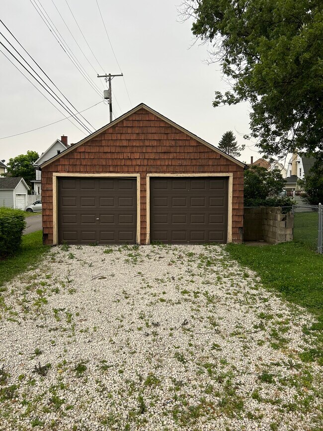 Garage - 1725 Woodland Ave NW