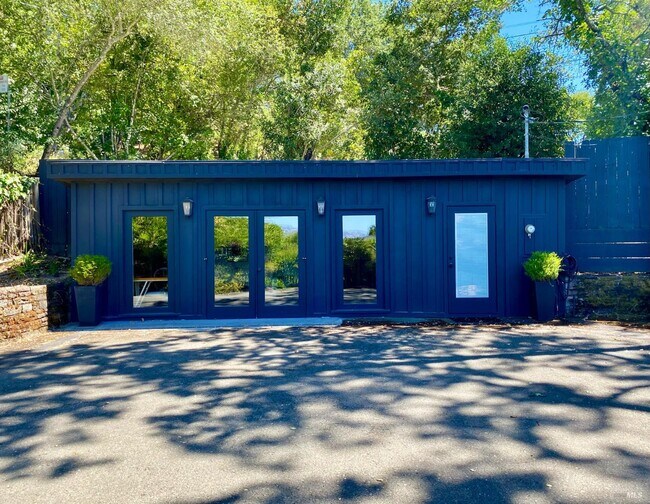 Foto del edificio - 1244 N Fitch Mountain Rd