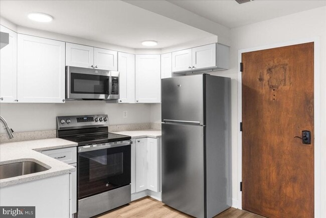 Building Photo - 380 Broadview Ave