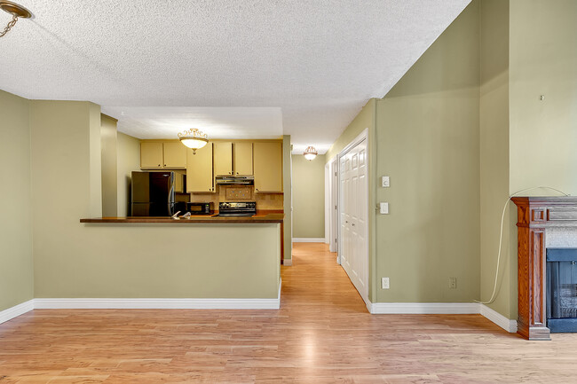Foto del edificio - 4900 Overland Ave