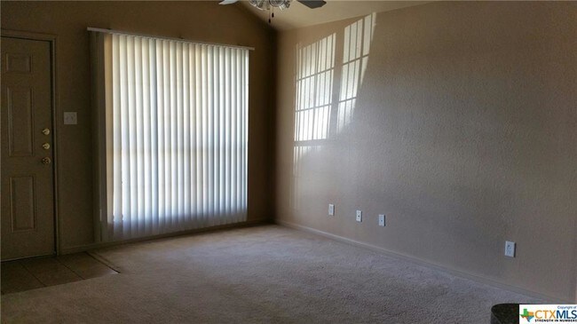 Foto del edificio - 1305 Nicholas Cir