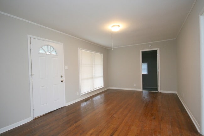 Building Photo - 3000 Shadow Lawn Dr NW