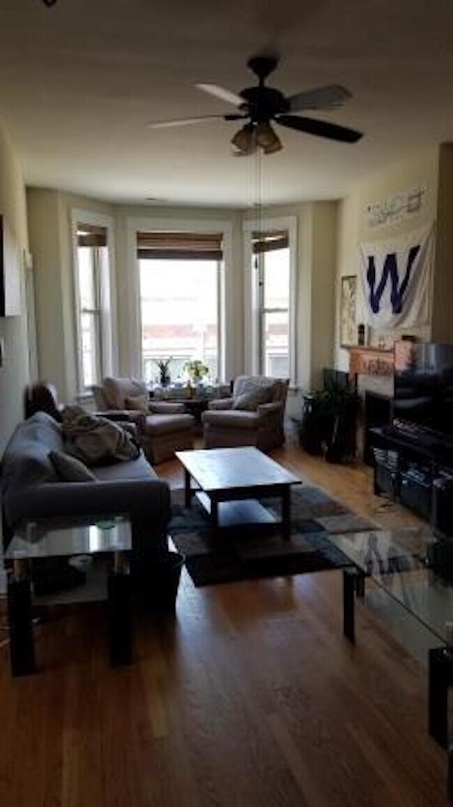 Foto del edificio - 1117 W Belmont Ave