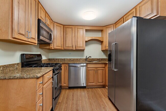 Building Photo - 1303 Yarmouth Ct