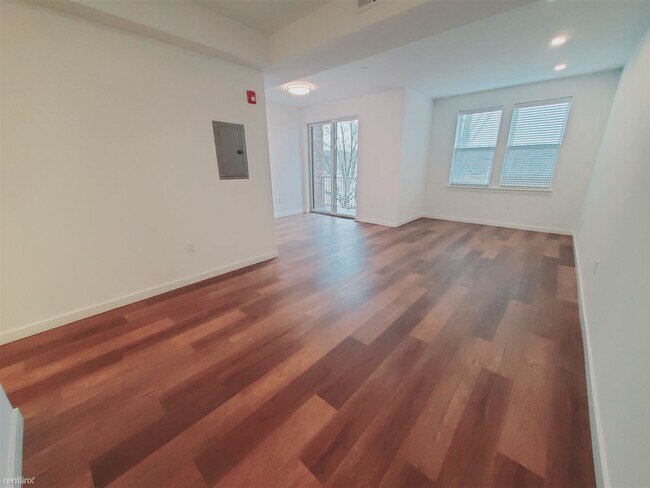 Foto del edificio - 1 br, 1 bath Condo - 916 Hope St Unit 1