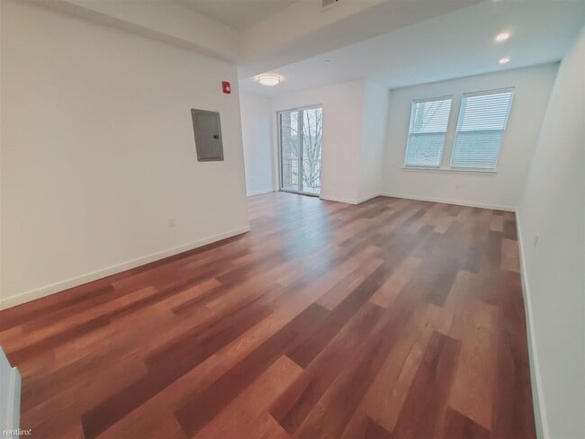 Building Photo - 1 br, 1 bath Condo - 916 Hope St Unit 1