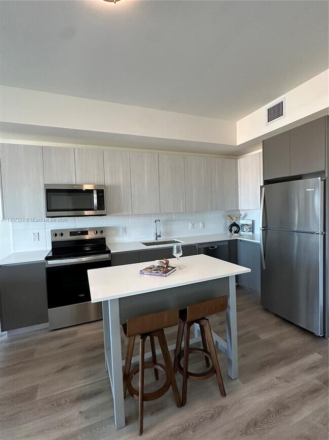 Foto del edificio - 3801 N Dixie Hwy