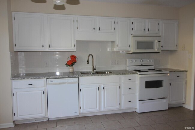 Foto del edificio - 111 Mossbark Ln