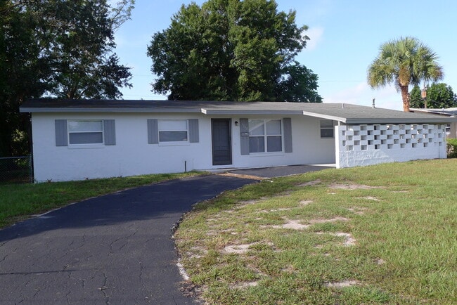 Photo - Rare 4-Bedroom Single-Family in Sky Lake close to Florida Mall House