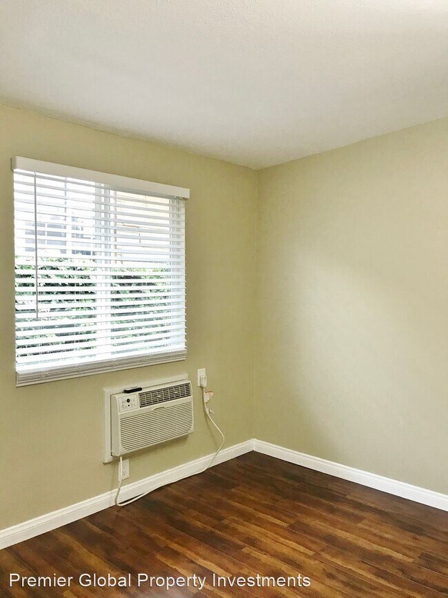 Building Photo - 509 E Hyde Park Pl