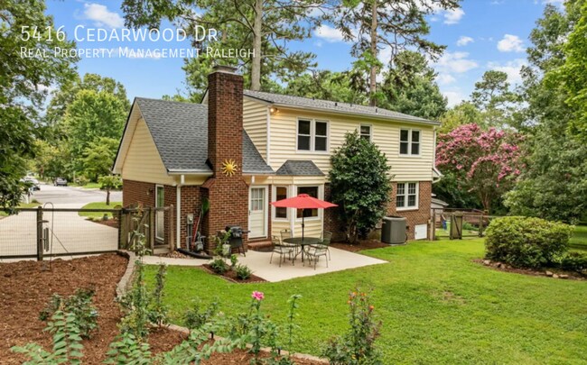 Foto del edificio - 5416 Cedarwood Dr