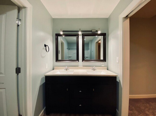 Master EnSuite - 1806 3rd Ave