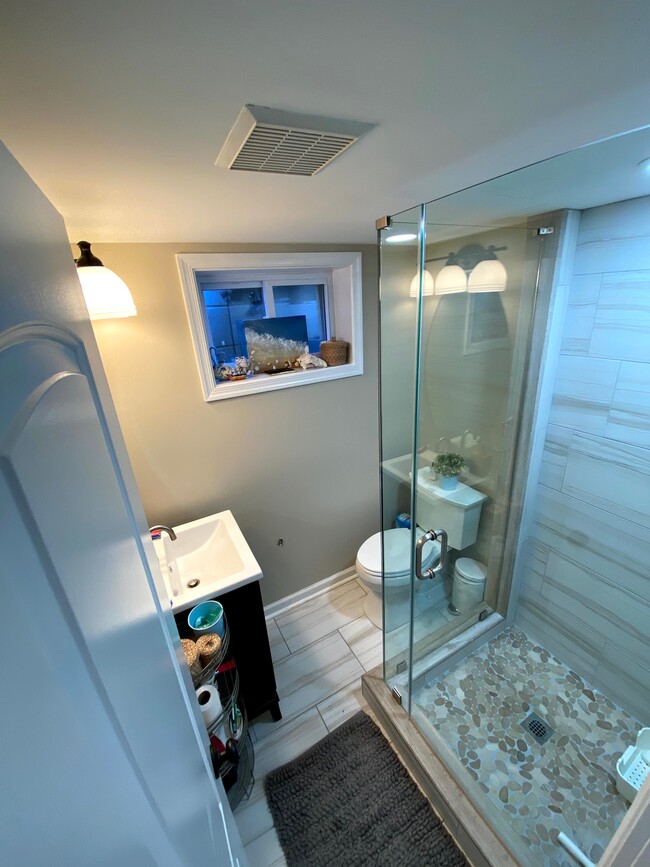 Lower floor bathroom. - 5985 Wilson Blvd