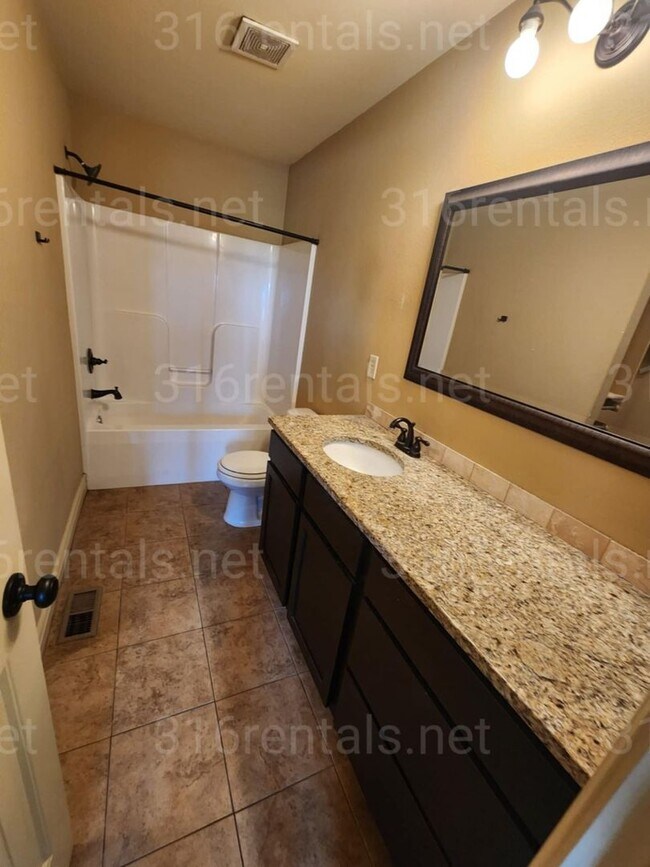 Building Photo - 8470 Granite Ct