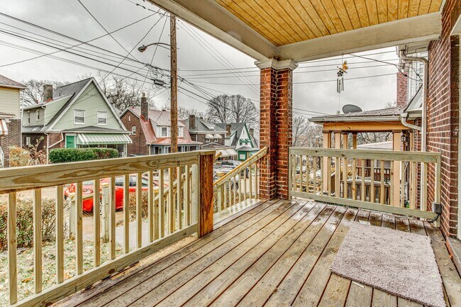 Foto del edificio - Renovated 3 Bed, 1 Bath Home in Swissvale - Covered Porch, Large Backyard - Available Now!