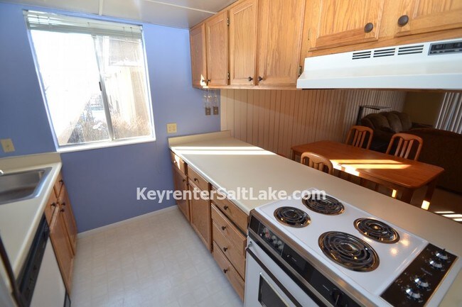 Building Photo - 4868 S Highland Cir