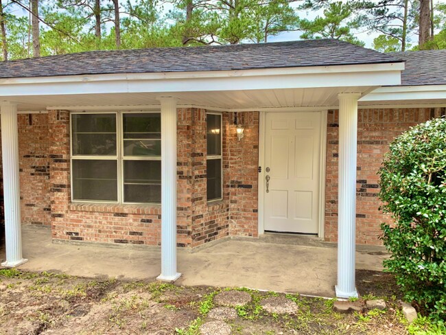 Building Photo - 421 Pinehurst Dr