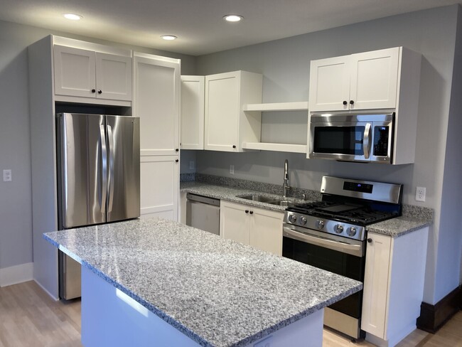 Foto del edificio - 2024 Dupont Ave S