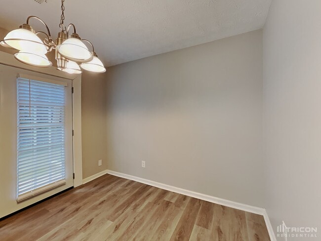 Building Photo - 1124 Whisper Wind Dr