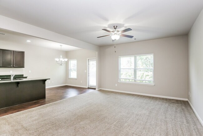 Building Photo - 233 Fern Walk