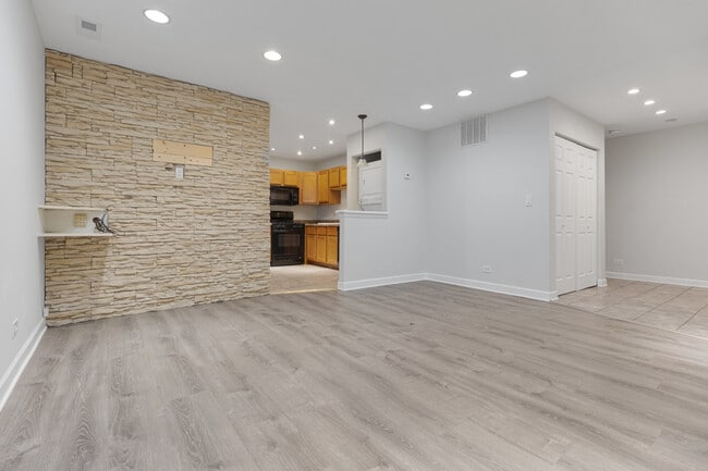 Foto del edificio - 537 E Shag Bark Ln