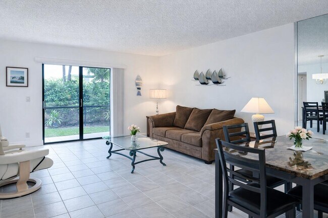 Foto del edificio - 7118 Golf Colony Ct