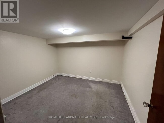 Photo du bâtiment - 11 Hutton Ave