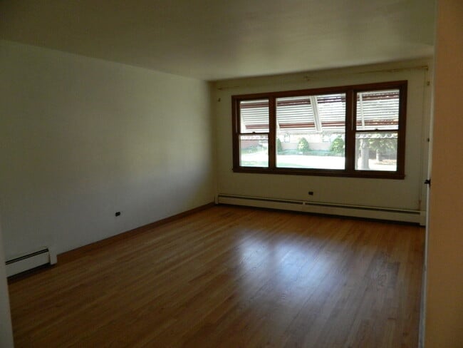 Building Photo - 4379 Hirschberg Ave
