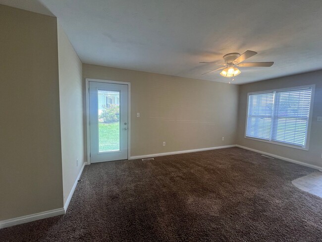 Building Photo - 305 Kenlee Cir