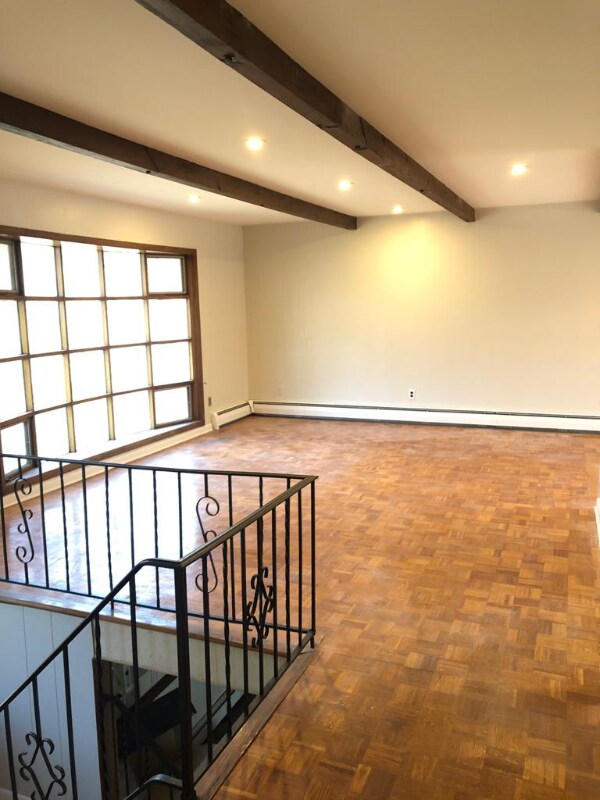 Foto del edificio - 133 Camp Hill Rd