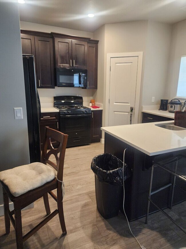 Foto del edificio - Three bedroom, 2.5 bath townhome in Cedar City